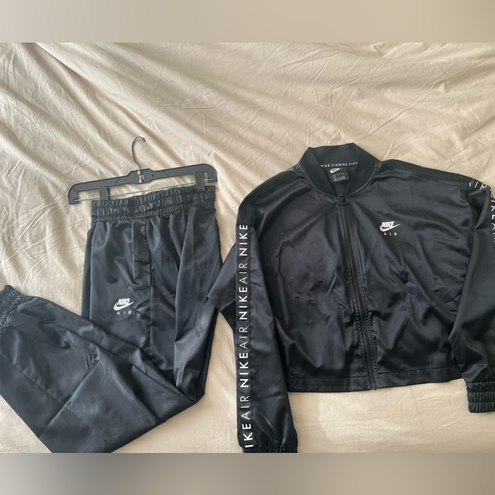 Nike Air Tracksuit with Logo Accents silk like NWOT medium & large matching set